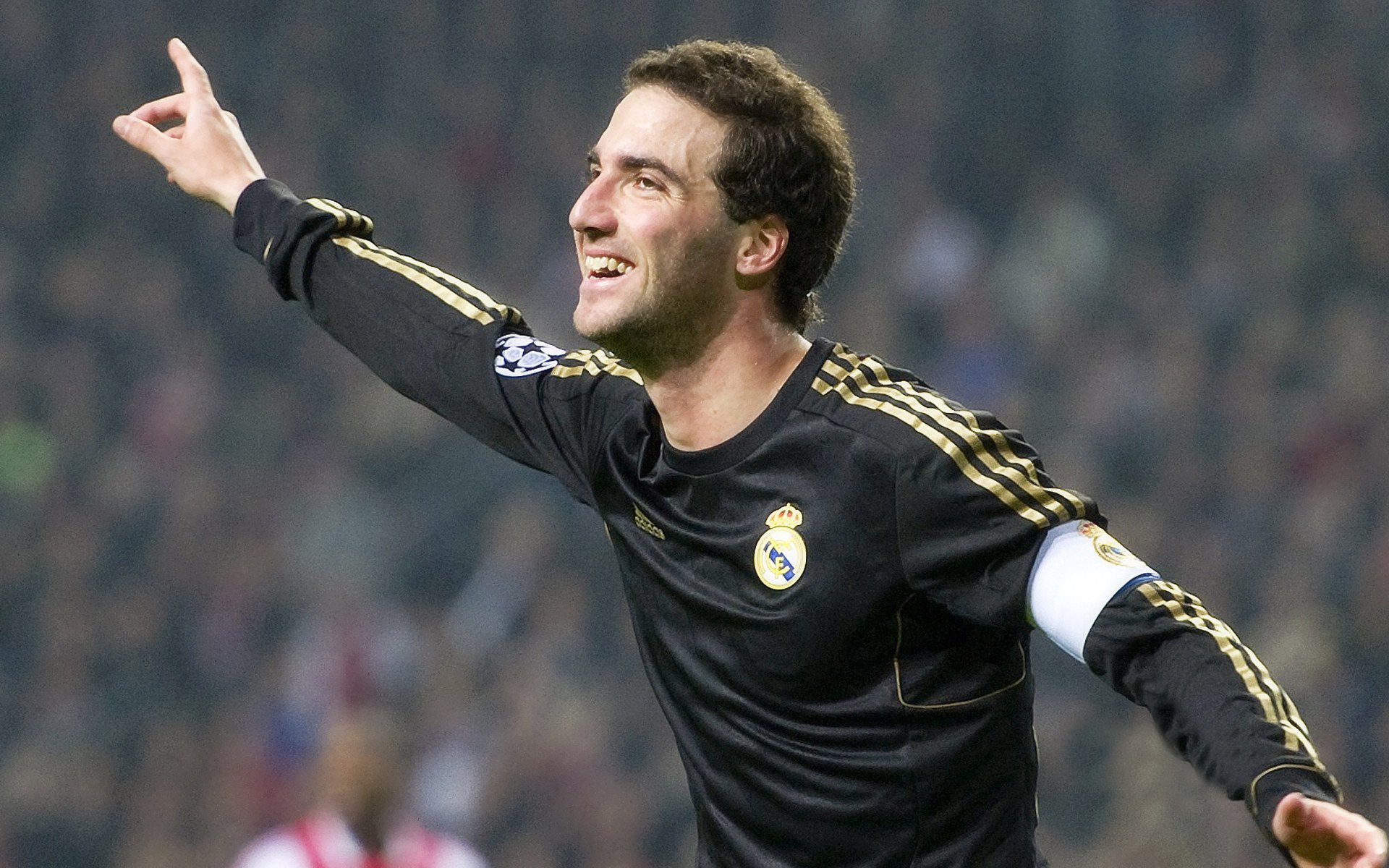 塔图姆重返赛场,夺冠首场状态出色,曼联观众沸腾!比赛高潮迭起