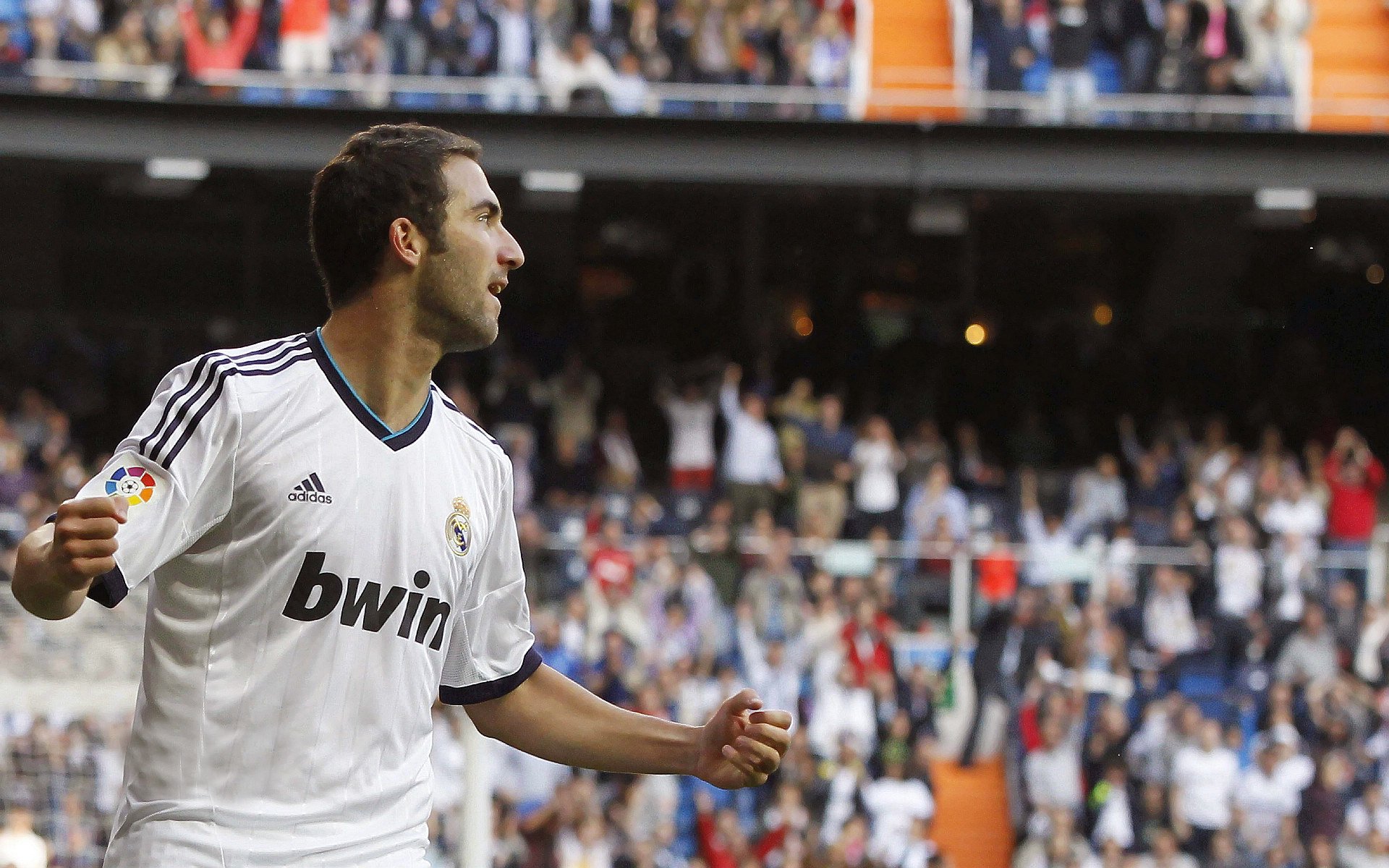 库里重返赛场，最后时刻胜出首场状态出色，热火观众沸腾！再创辉煌时刻