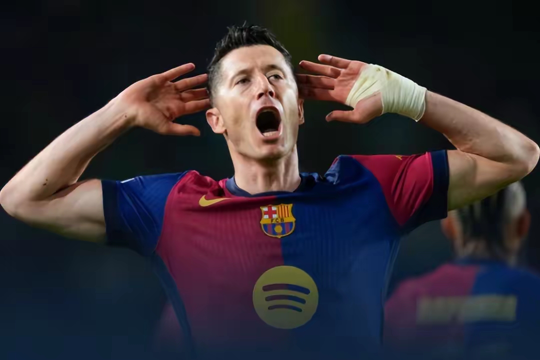 领先优势明显引发热议！，莱万多夫斯基在中国队比赛中重返赛场比赛高潮迭起的简单介绍